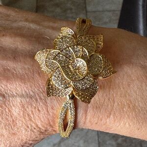 New Gold plated Flower bracelet